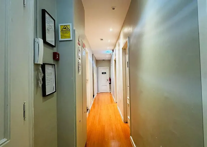 Marques De Pombal بيت شباب *